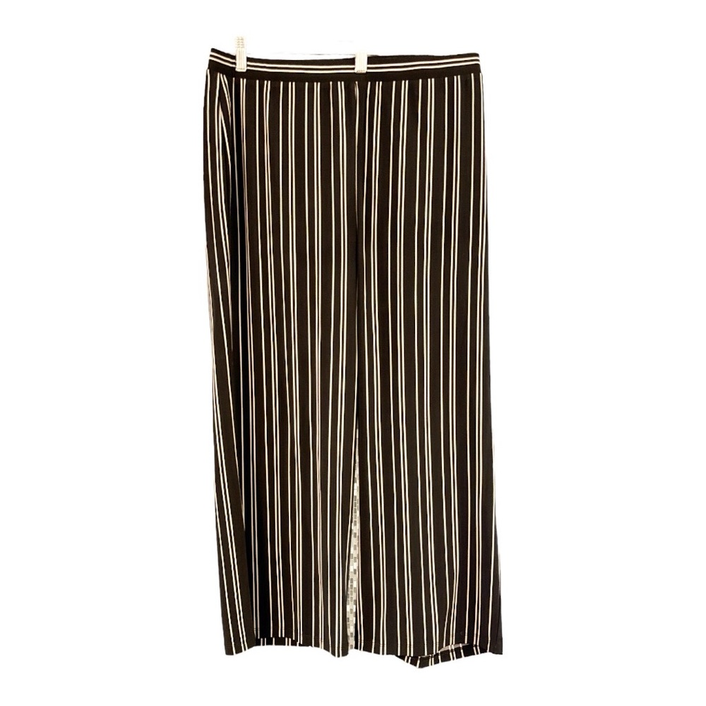 Chico’s size 3 wide‎ leg pants. Black and white.